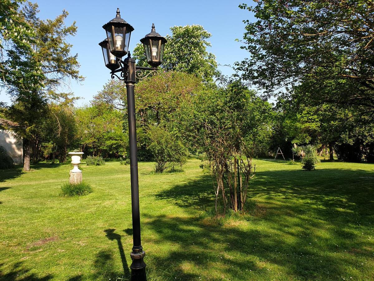 Chateau De Champblanc Cherves-de-Cognac 外观 照片